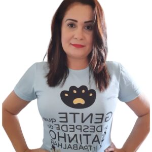 T-Shirt - Gente que se despede do gatinho para ir trabalhar